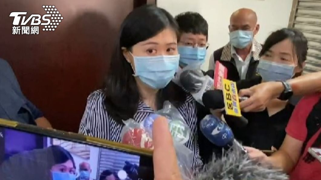 檢察官李明蓉說明龍劭華死因。(圖/TVBS)