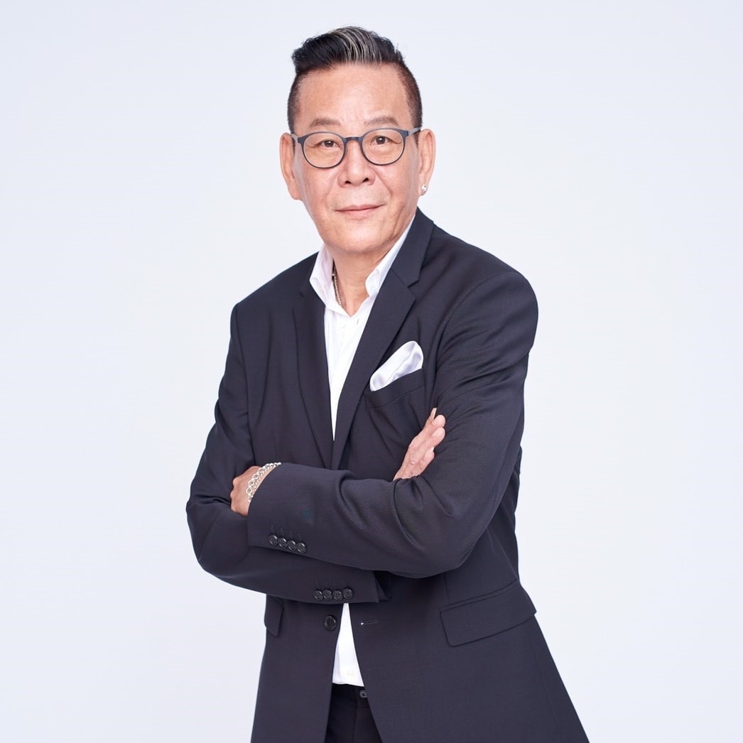 龍劭華二婚時僅送妻子一枚小戒指。(圖/翻攝自龍劭華臉書)