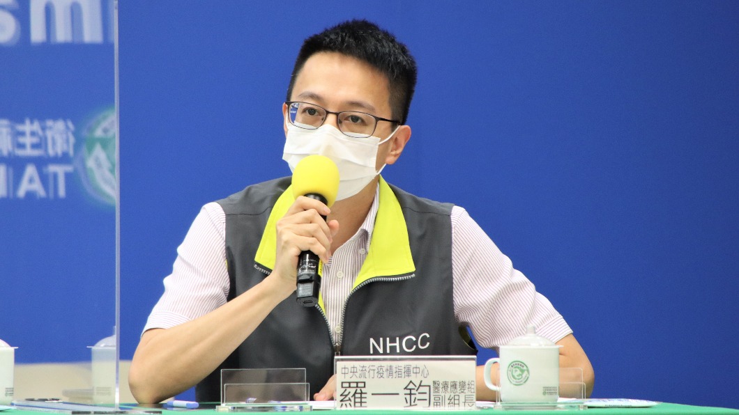 羅一鈞針對境外移入個案解隔標準進行說明。(圖/中央流行疫情指揮中心)