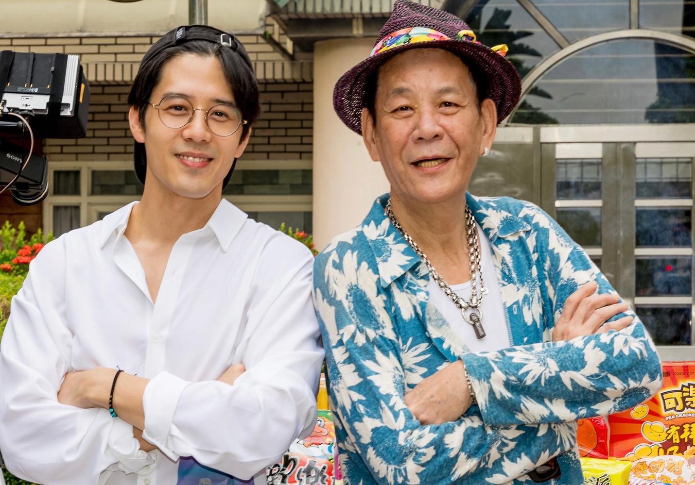 龍劭華與胡宇崴曾經合作過多部戲劇。(圖/翻攝自胡宇崴臉書。)