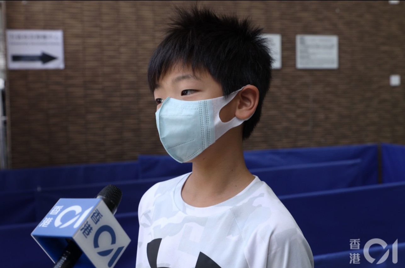 學生趕在開學前接種疫苗。（圖／HK01授權提供）