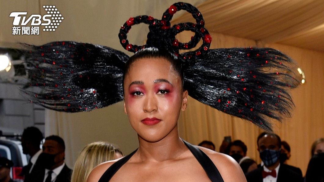 日前大坂直美出席2021年Met Gala,並以驚艷造型造型向日本、海地致敬。(圖/AP)