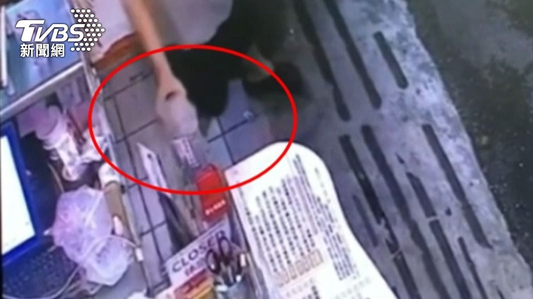 蔡嫌專挑店家的零錢盒下手。(圖/TVBS)