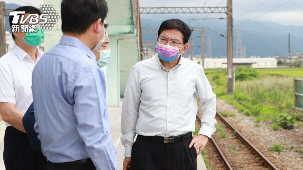 交通部長王國材回應防疫計程車有清潔消毒的課題。(圖/TVBS資料畫面)