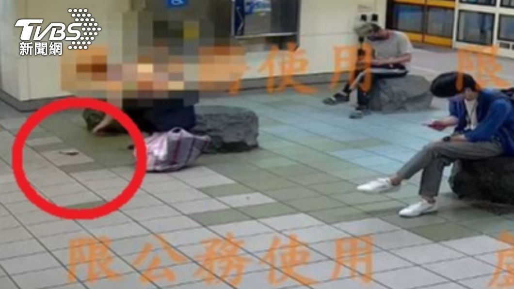 民眾物品遺落在月台。（圖／TVBS）