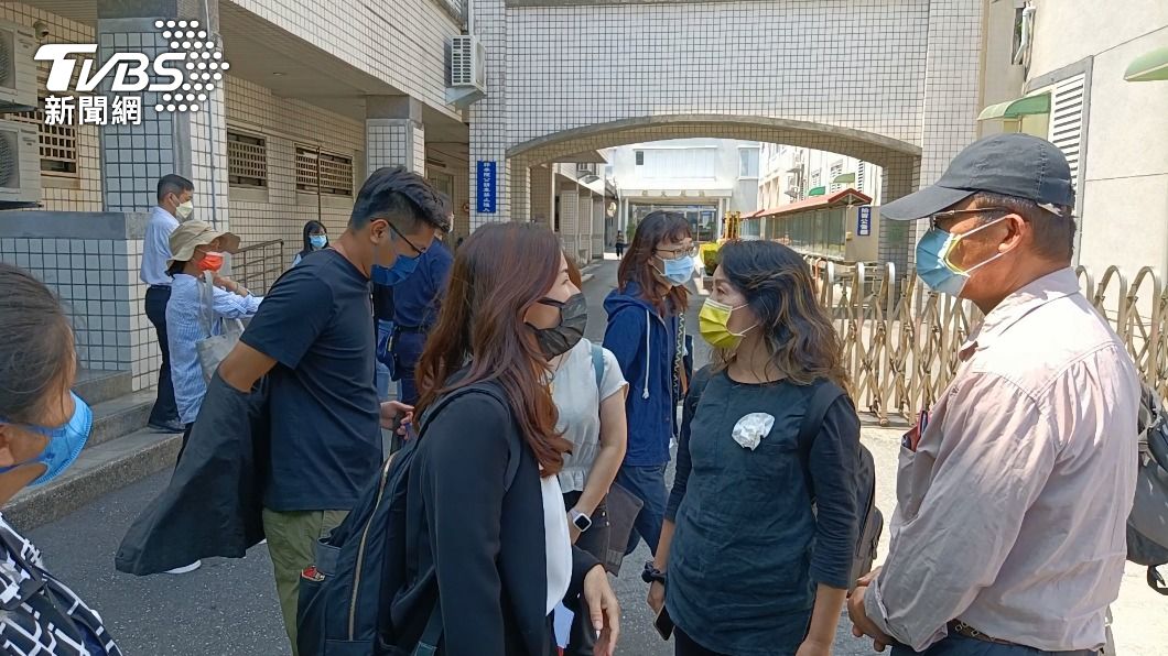 罹難者家屬聽到李義祥律師說詞相當氣憤。(圖/TVBS)