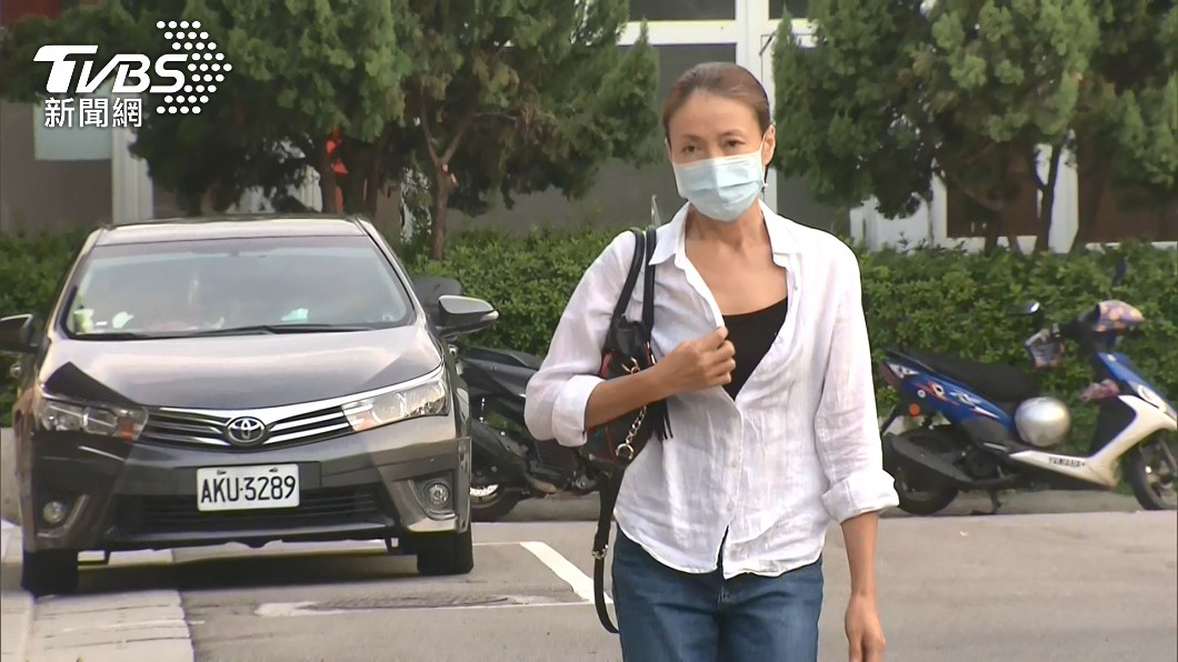 2度現身龍劭華靈堂！柯淑勤忍痛協助「二哥」後事