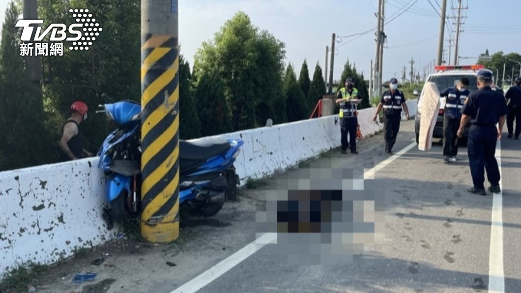 男子清晨騎車離奇自撞 車卡半米縫隙人摔排水溝亡