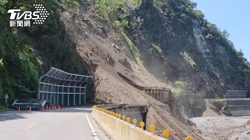 高雄明霸克露橋搶通 梅蘭明隧道落石趕工清除
