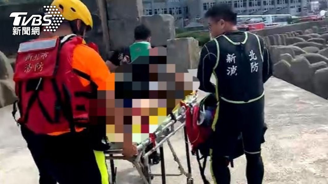 大浪來躲不掉!男駛漁船出海遭浪襲落 海巡急救送醫亡