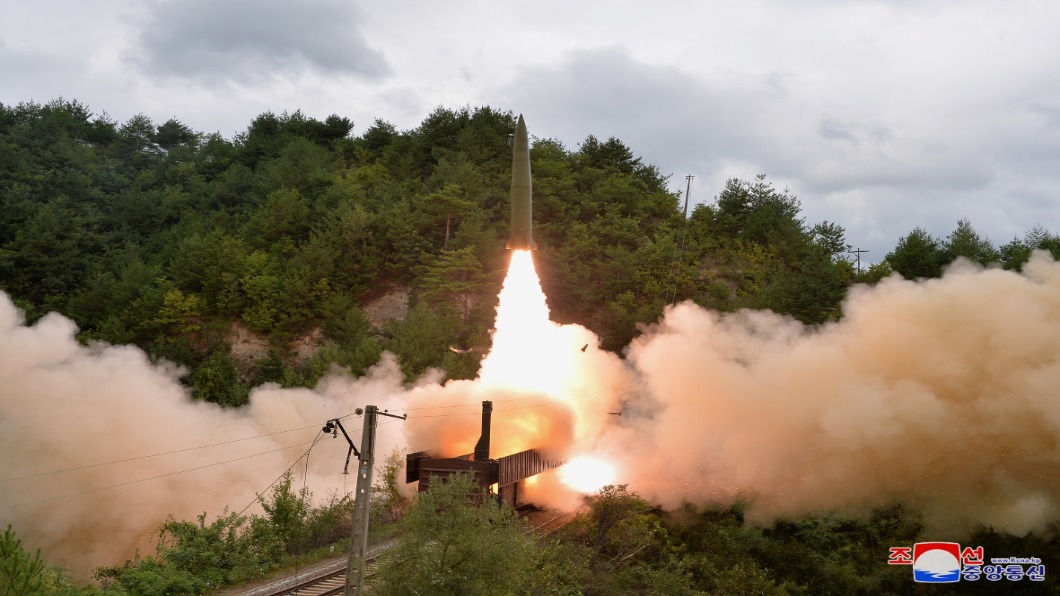 韓戰後首次!兩韓同日試射 3導彈飛越朝鮮半島