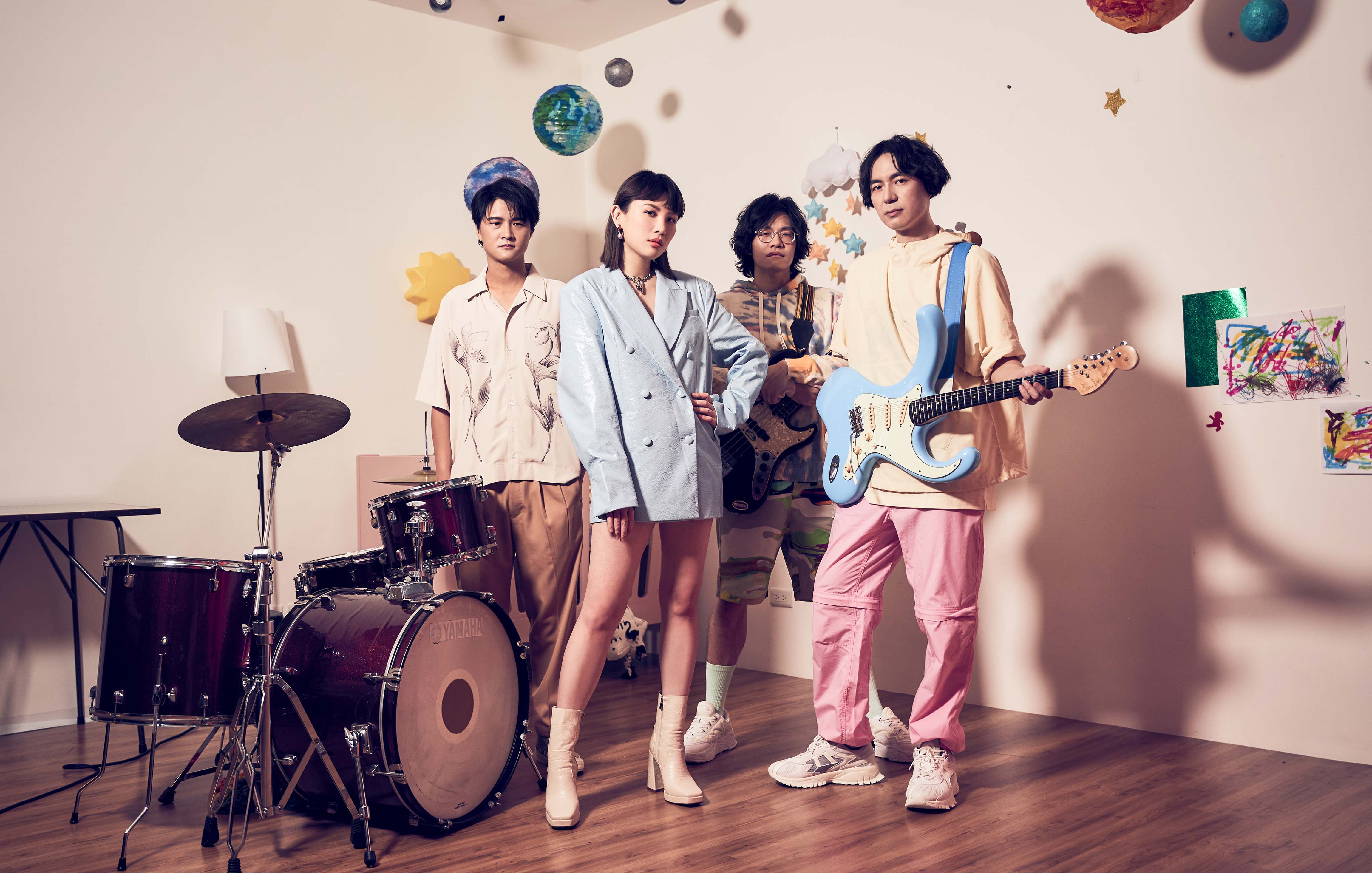 魏如萱新歌與製作人韓立康（右一）共同譜曲。（圖／何樂音樂提供）