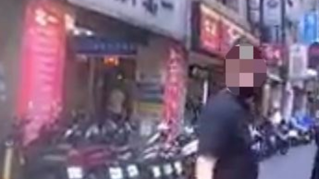 顧客回應,當時外送員到場態度很差,甚至還先挑釁「不爽你打我啊」。(圖/翻攝自外送員的奇聞怪事 臉書)