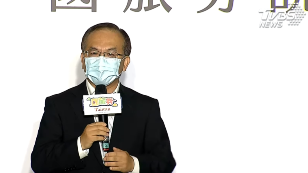交通部政務次長陳彥伯說明國旅券的效益。