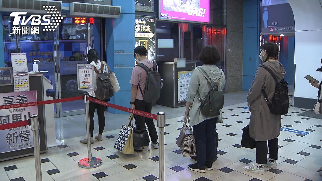 客運司機搶打疫苗「班表大亂」 民眾等車時間恐延長