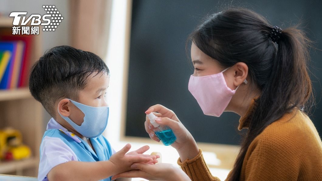 大人別輕忽「孩子染Omicron有2大症狀」 逾6成童會發燒