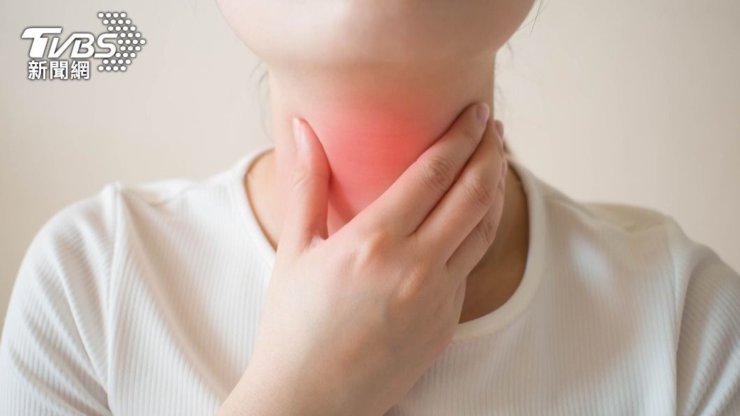 醫師表示，「喉嚨痛」是Delta病毒的症狀之一。（圖／shutterstock達志影像）
