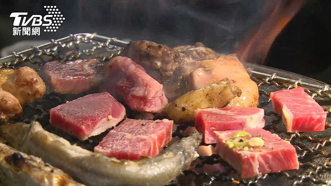 豬、牛、羊肉都是紅肉,飲食量過多,存有致癌的可能。(示意圖/shutterstock達志影像)