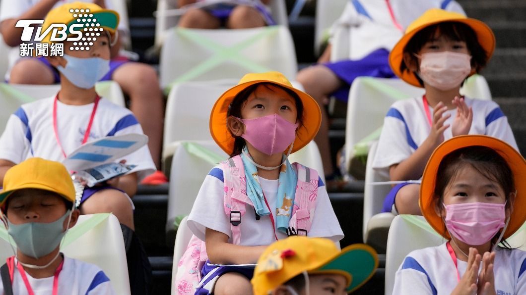 日本疫情趨緩,但未打疫苗的12歲以下族群確診率卻大增。(示意圖/達志影像美聯社)