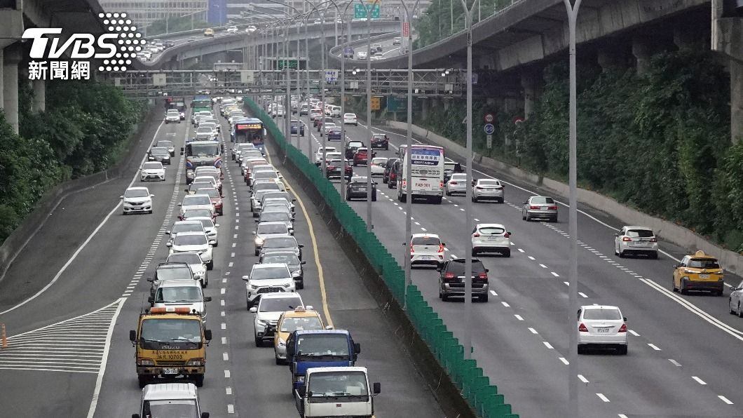 中秋連假前夕北部國道午後車潮湧現　多處路段塞車