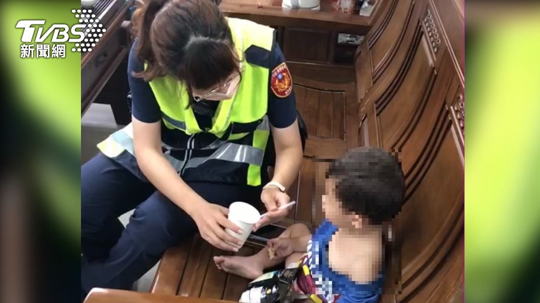 誰家的小孩?2歲男童逛大街 媽媽手刀衝派出所認領