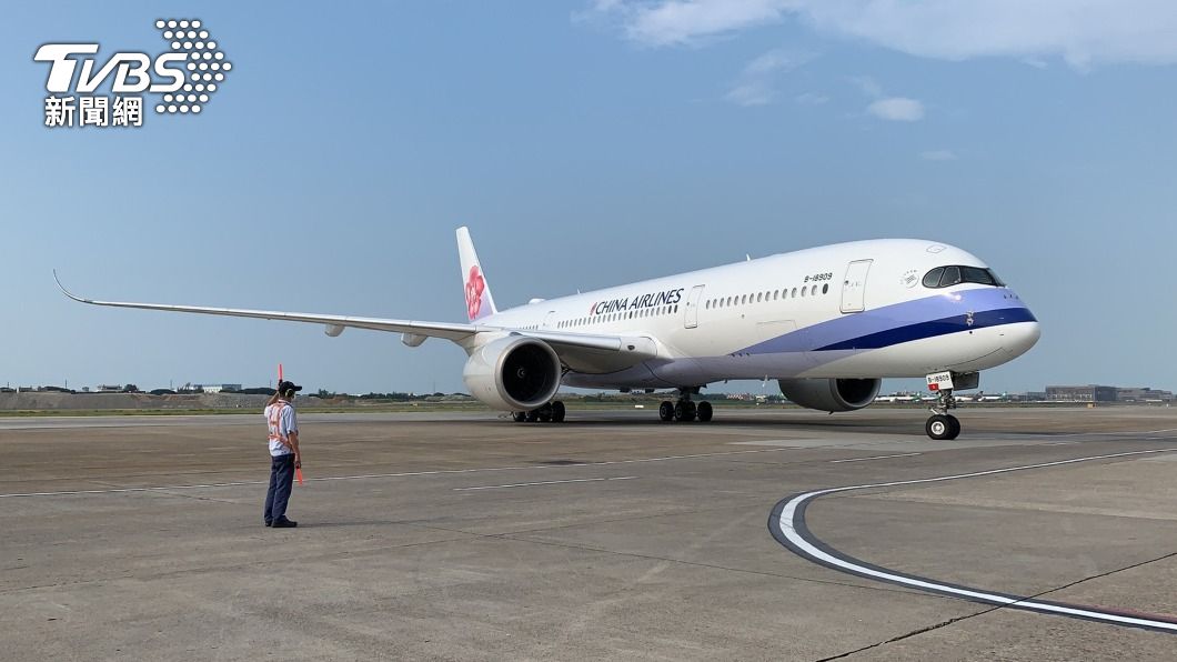 自購64萬劑AZ疫苗運抵桃機　總計約437萬劑到貨