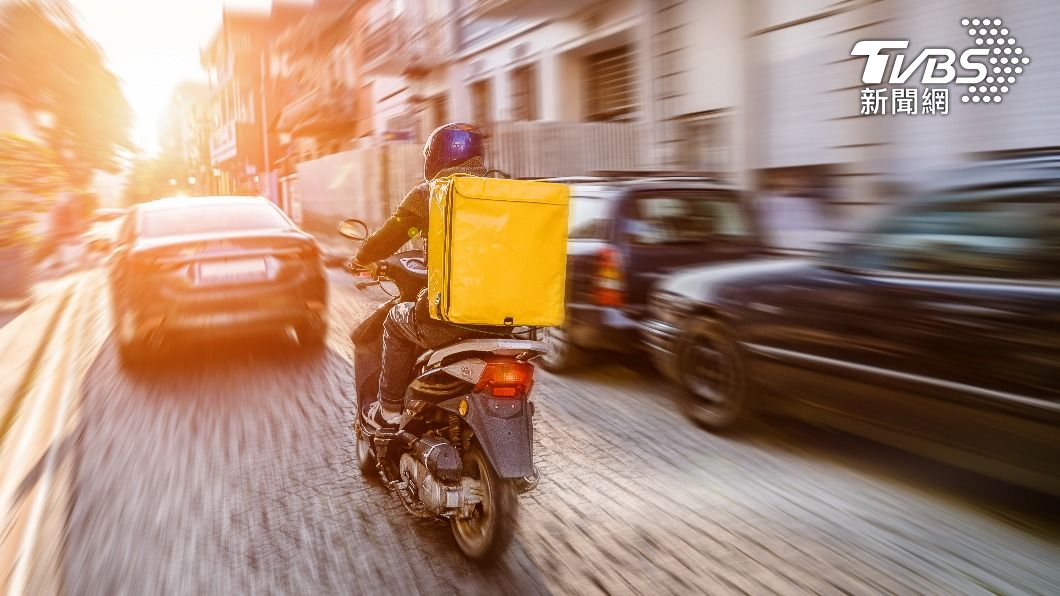 外送員取單見「1車紙巾」超傻眼!網怒:不把人命當回事