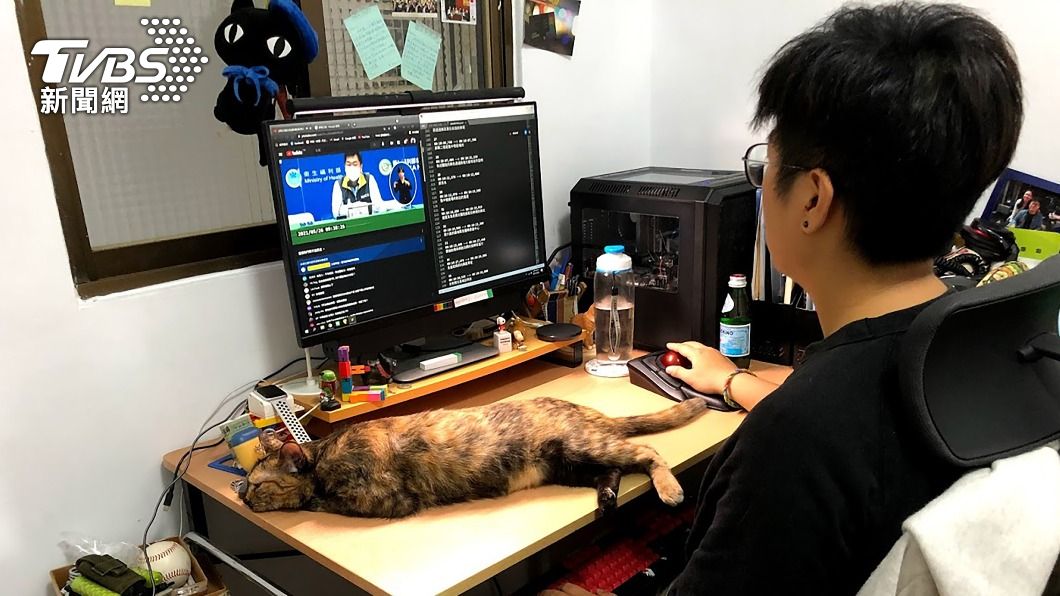 羅一鈞也愛用! 疫情記者會幕後的字幕功臣
