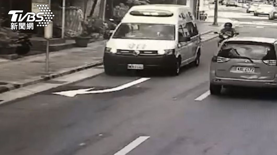 救護車趕到民宅時吳男已明顯死亡。(圖/TVBS)
