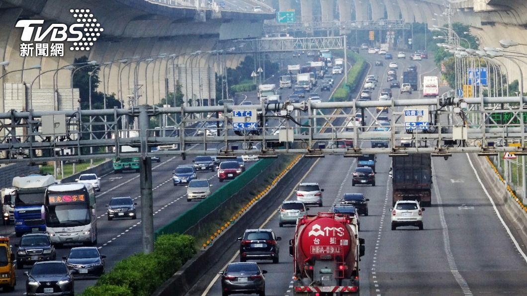 中秋連假首日國道一早現車潮 王國材視察下指示