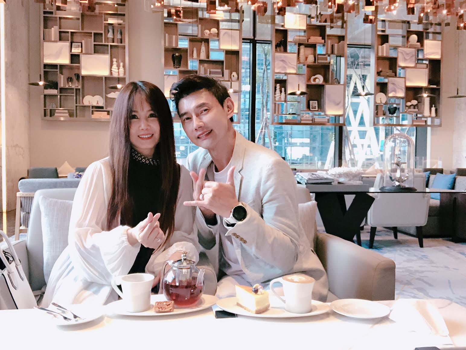 包偉銘與老婆劉依純到南部飯店共度6週年。(圖/翰森娛樂提供)
