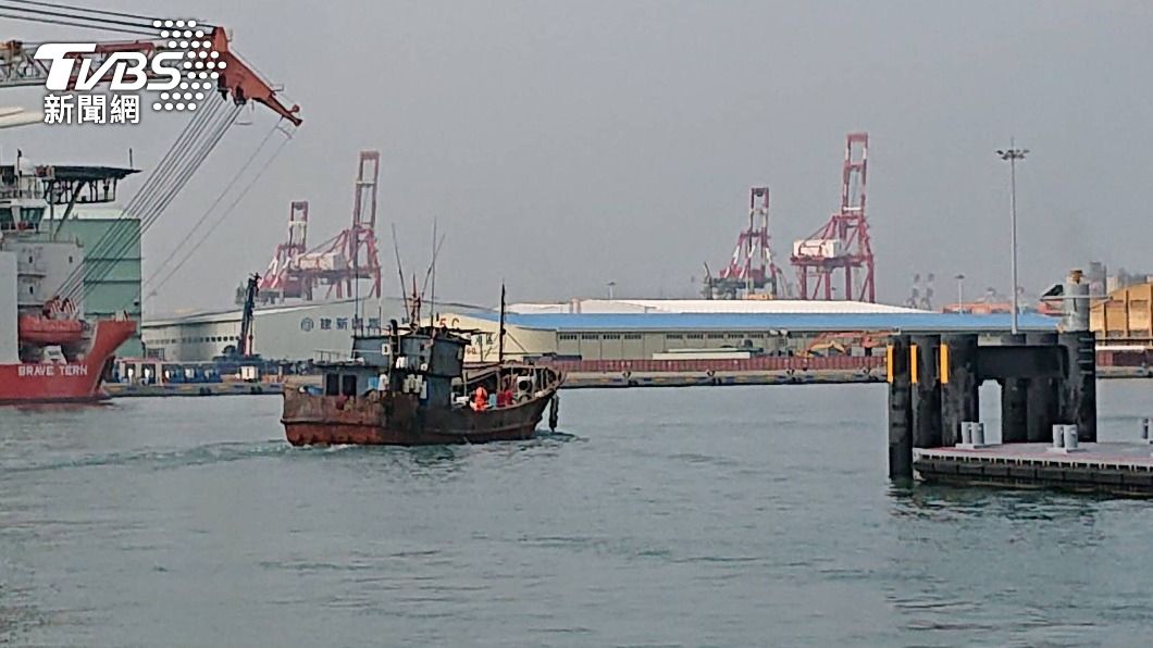 陸籍漁船越界捕魚 海巡重罰81萬後驅離出境