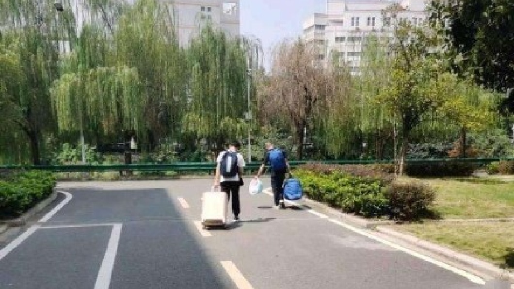 該名新生在報到隔天就自動退學。（圖／翻攝自徐州同城會微博）