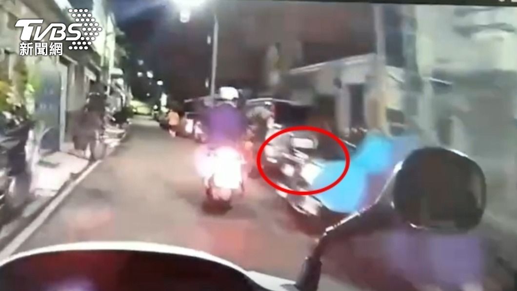 見警拔腿就跑!逃逸移工巷內躲貓貓 仍遭眼尖警揪出