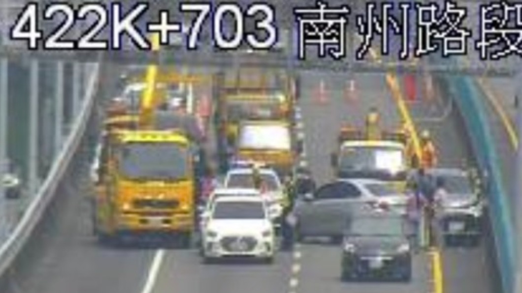國3南下南州路段6車連撞佔2車道!回堵塞爆半小時