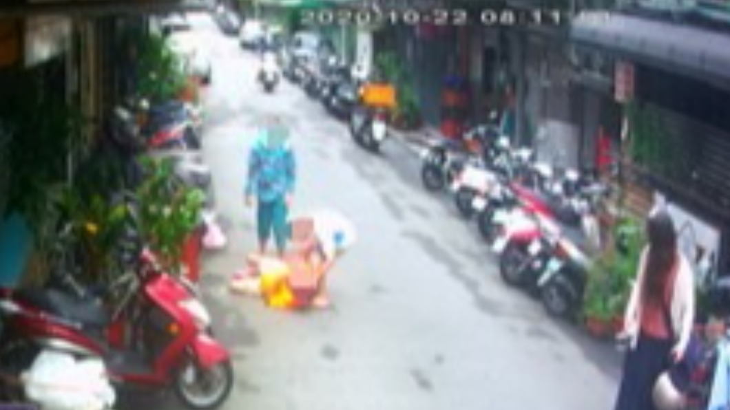 雙方多次因為腳踏車擺放位置起爭執。(圖/翻攝法學資料檢索系統)