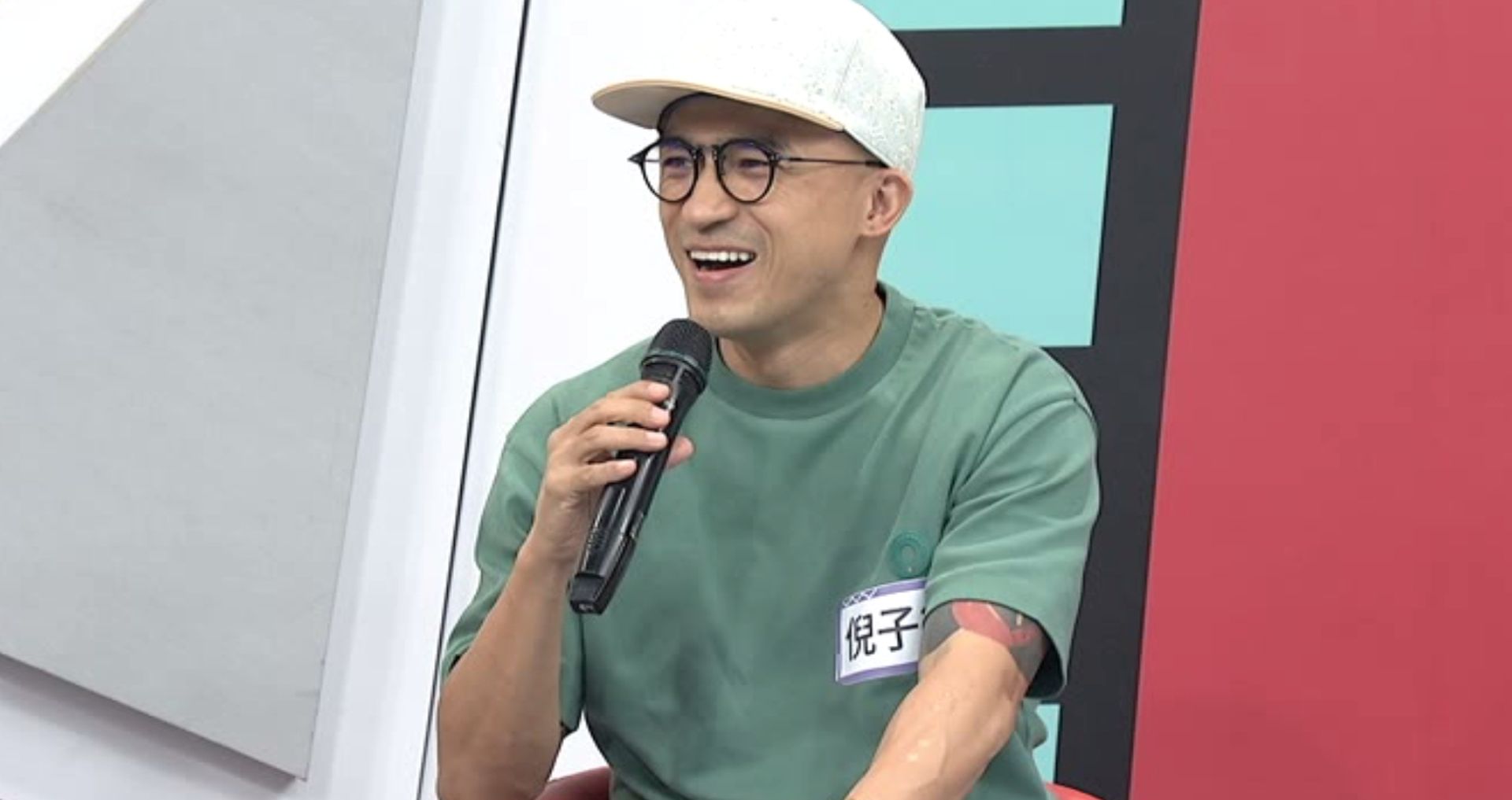 小馬剛離開火山就爆發。（圖／中天綜合台提供）