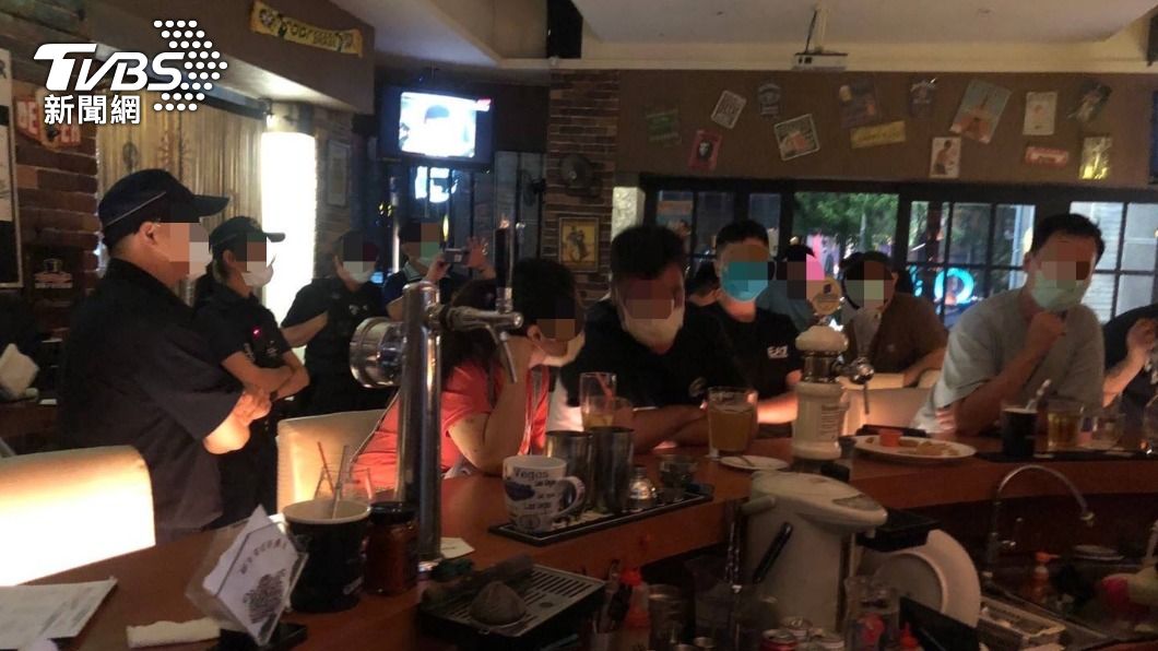 通風差竟連隔板都沒擺! 高雄衛生局開罰2餐酒館