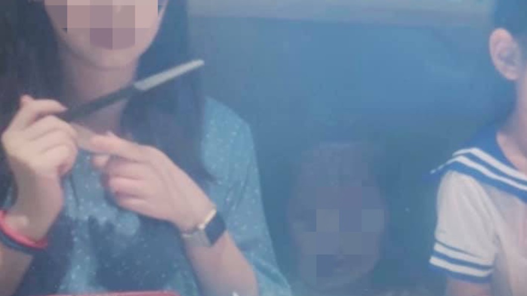 嚇到漏尿!吃飯拍照驚見詭異人臉 他崩潰揭真相