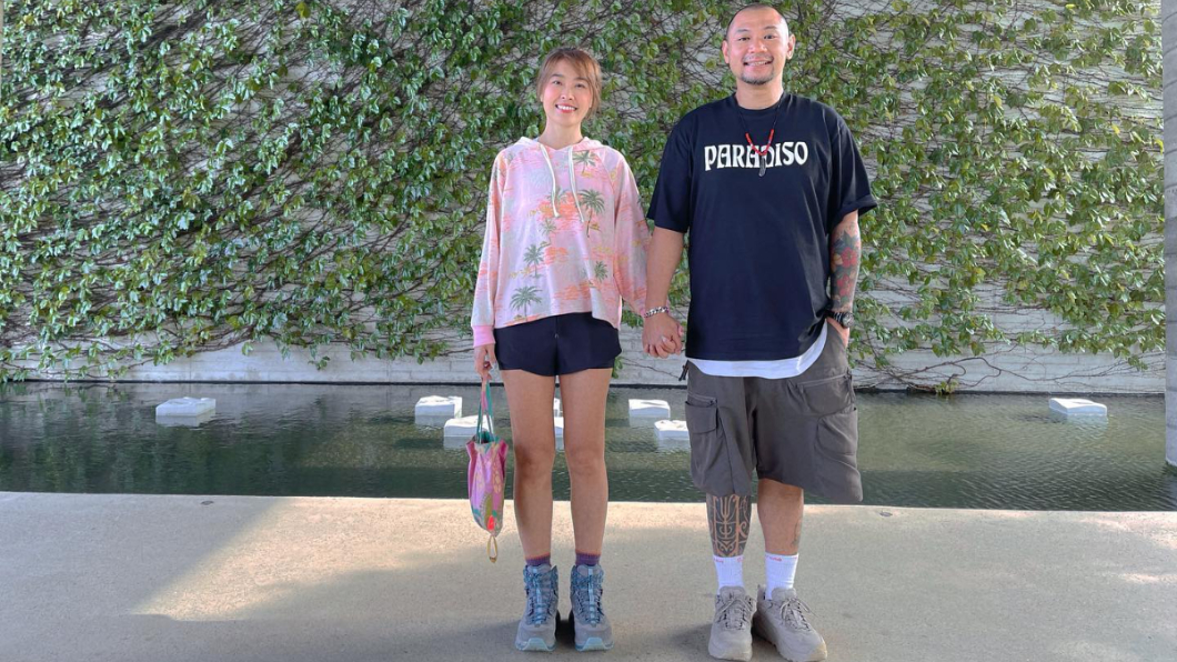 金剛透露,雞翅詢問度大增,加上2人還有各自的工作,導致快忙不過來。(圖/翻攝自金剛臉書)