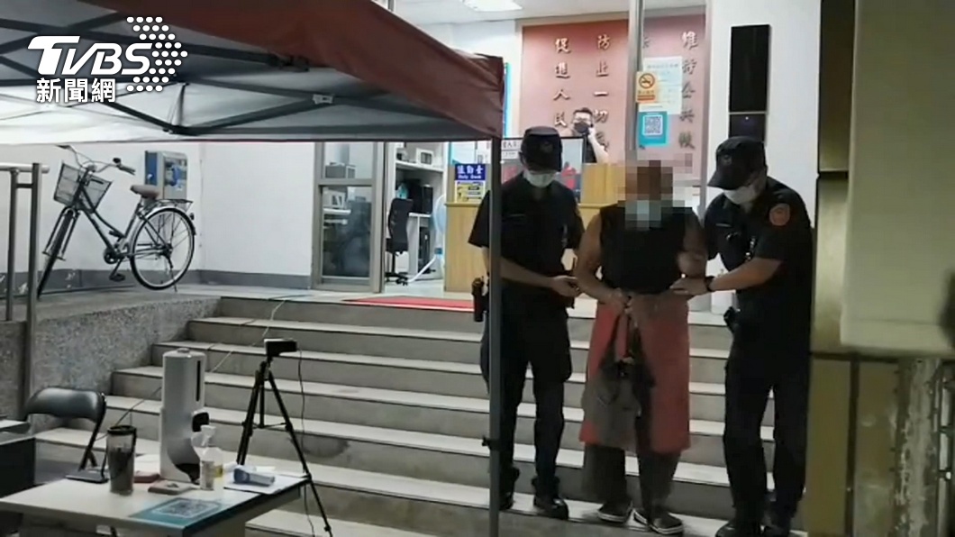 老翁認為對方出言不遜才會想要亮刀教訓。(圖/TVBS資料畫面)