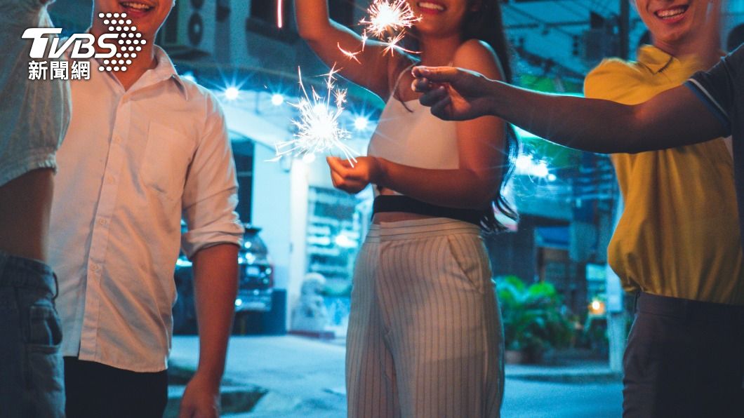 澳洲深夜發生派對上煙火炸死人的慘案。(示意圖/shutterstock 達志影像)