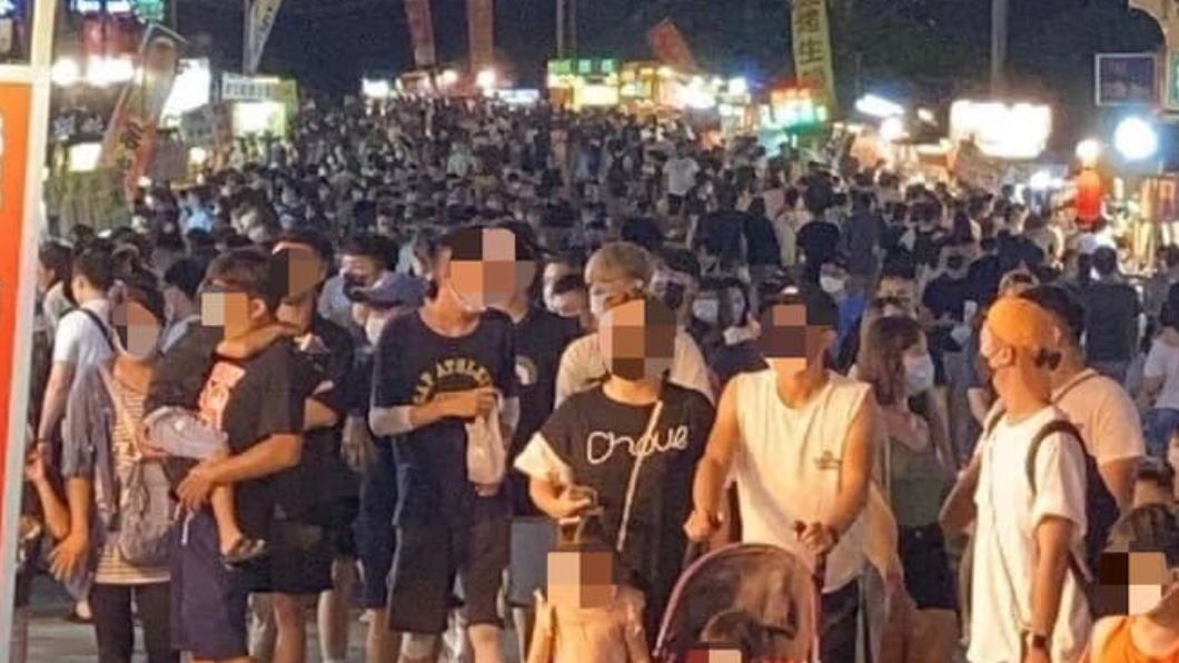 墾丁驚現「升四級的光」 網見多人違規傻眼:破口的產地