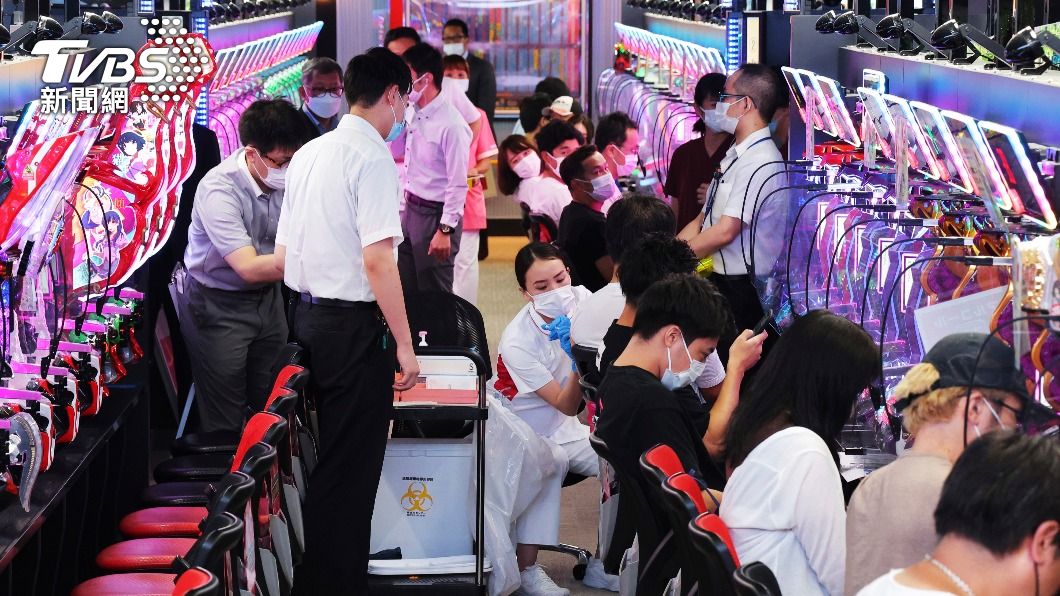 大阪柏青哥店也能接種疫苗。(圖/達志影像美聯社)