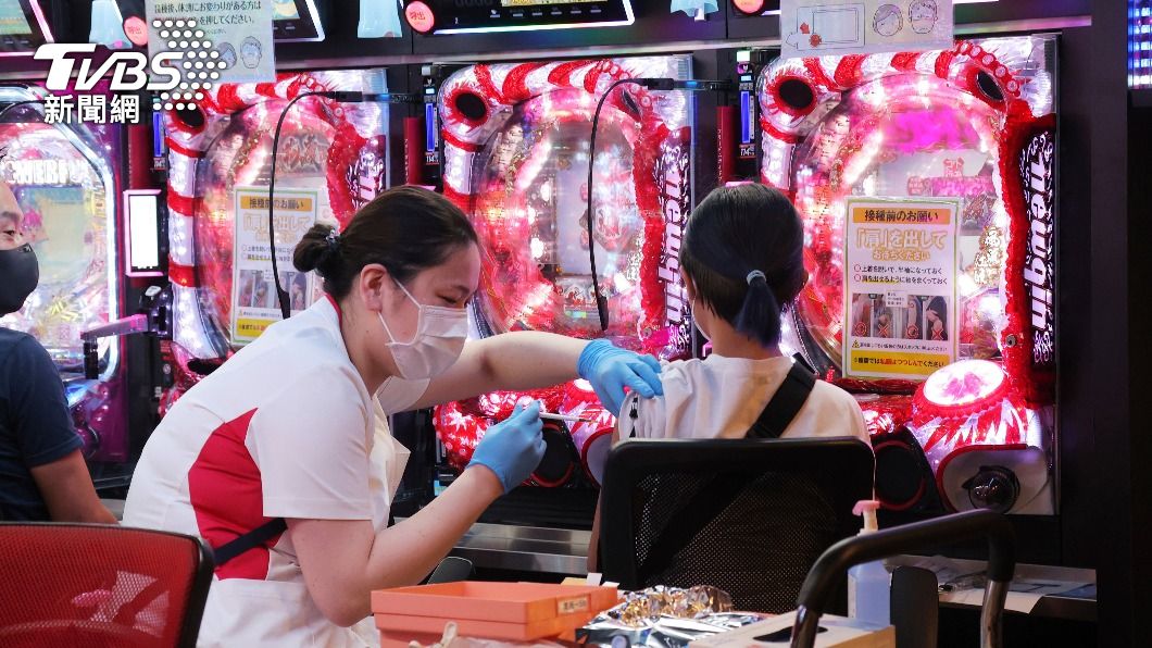 日本接種超便民。(圖/達志影像美聯社)