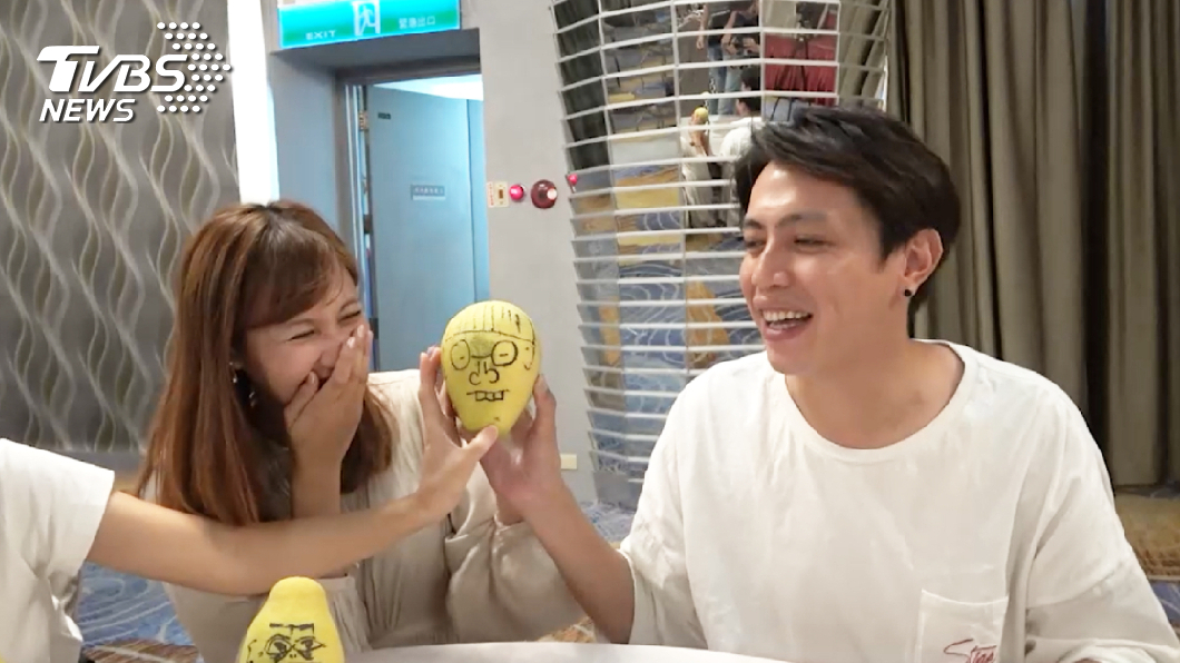 鯰魚哥畫游小白被讚栩栩如生。圖TVBS