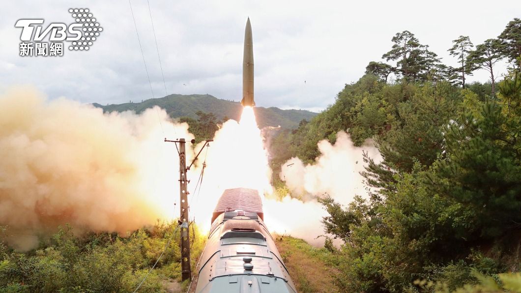 北韓本月11、12日也曾試射國內新研發巡戈飛彈。(圖/AP)
