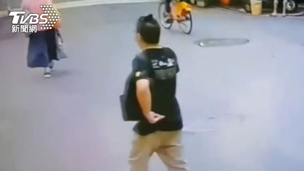 「新聞那個人是我」!客運上2度襲臀曝光 母帶兒羞愧到案
