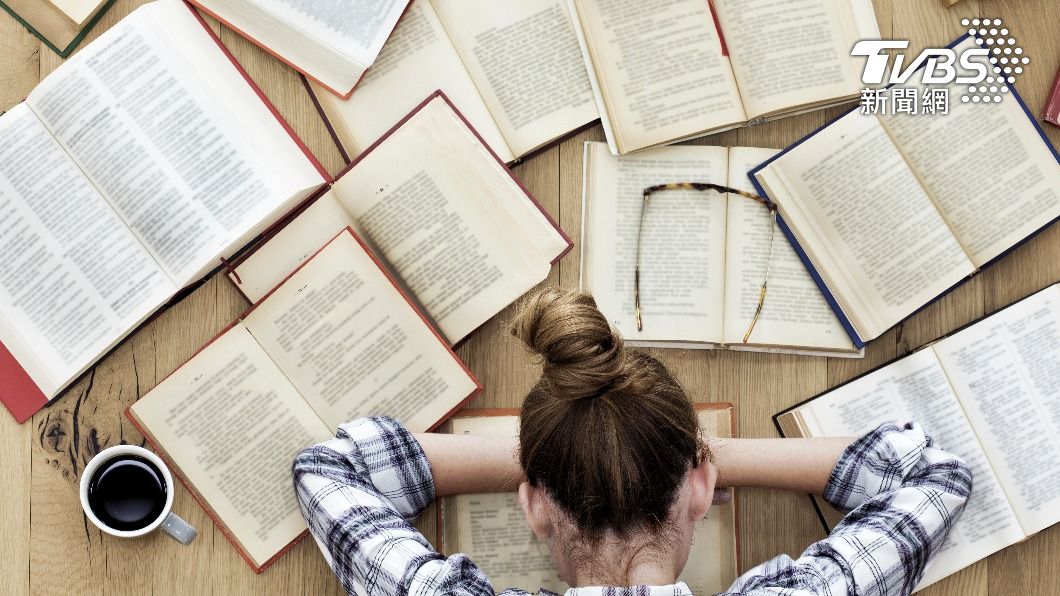 在求學階段,許多學生會選擇早起至學校讀書。(示意圖/shutterstock達志影像)