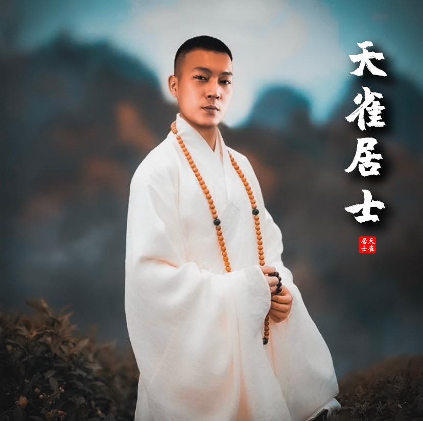 鳳梨搞笑化身法師。(圖/翻攝自鳳梨臉書)